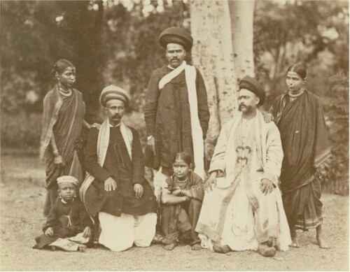 Group_vintage_photograph_of_a_Brahmin_family_in_India_c._1880.jpg