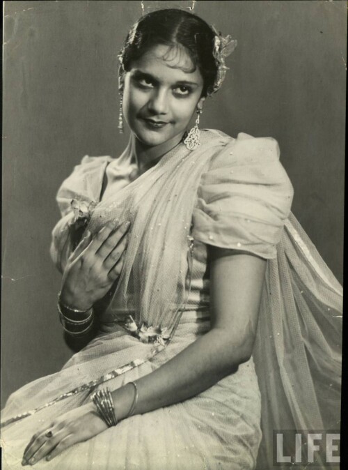 Indian-Lady-in-Saree-2.jpg