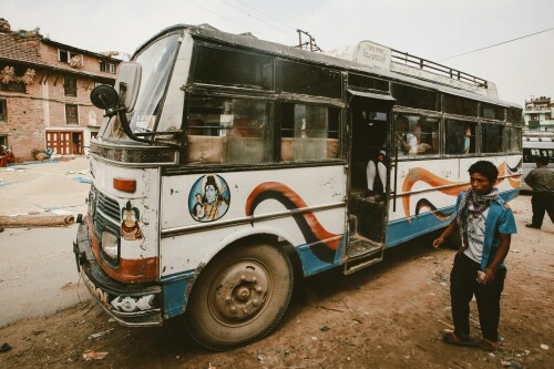 free-photo-of-vintage-bus-in-india.jpeg