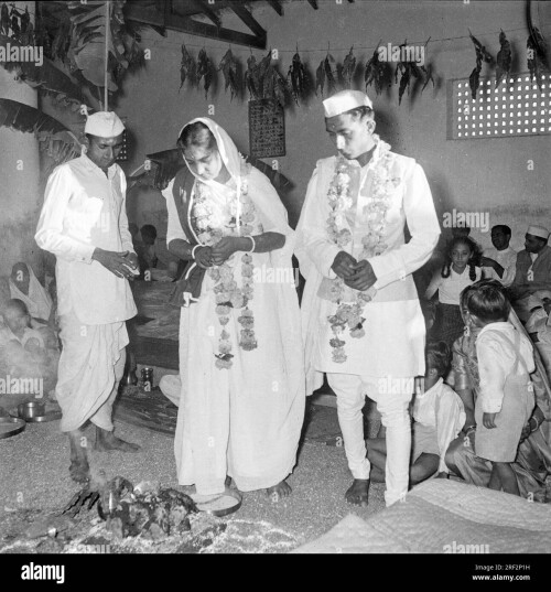old-vintage-1900s-black-and-white-picture-of-indian-wedding-marriage-ceremony-bride-bridegroom-india-2RF2P1H.jpg